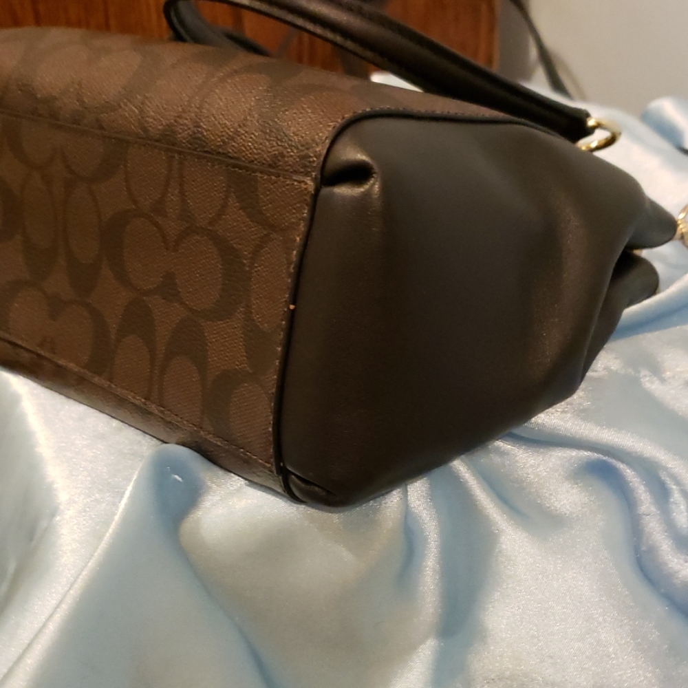 Coach purse - Picture 3 of 4